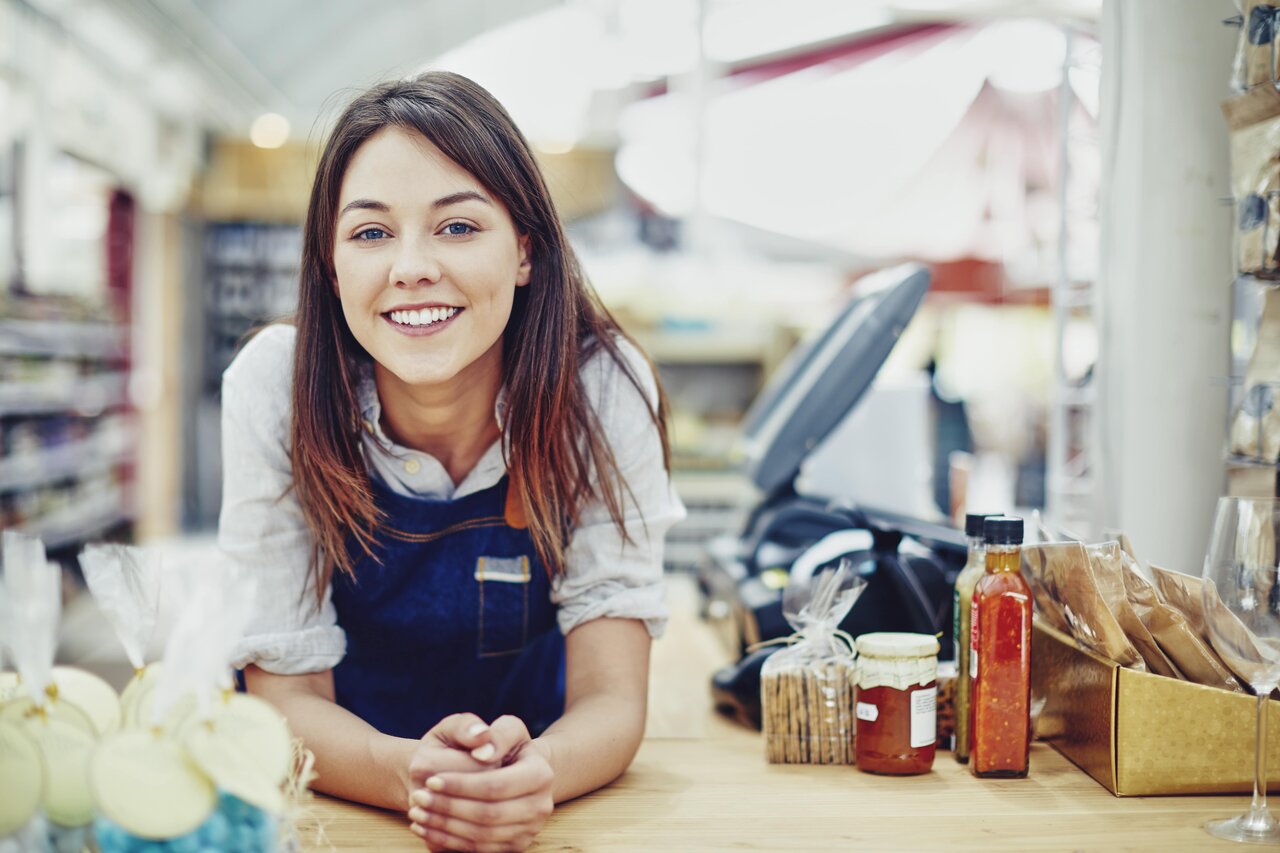 rsz_1lady-at-counter-min